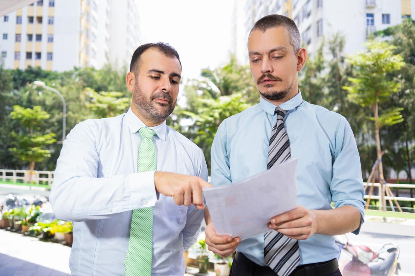What assets do and do not go through probate in Hawaii?