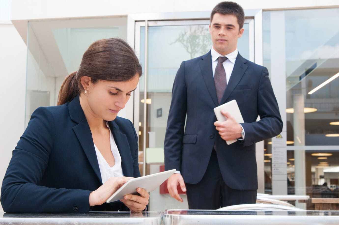 Are attorneys required to assist with the probate process in Hawaii?
