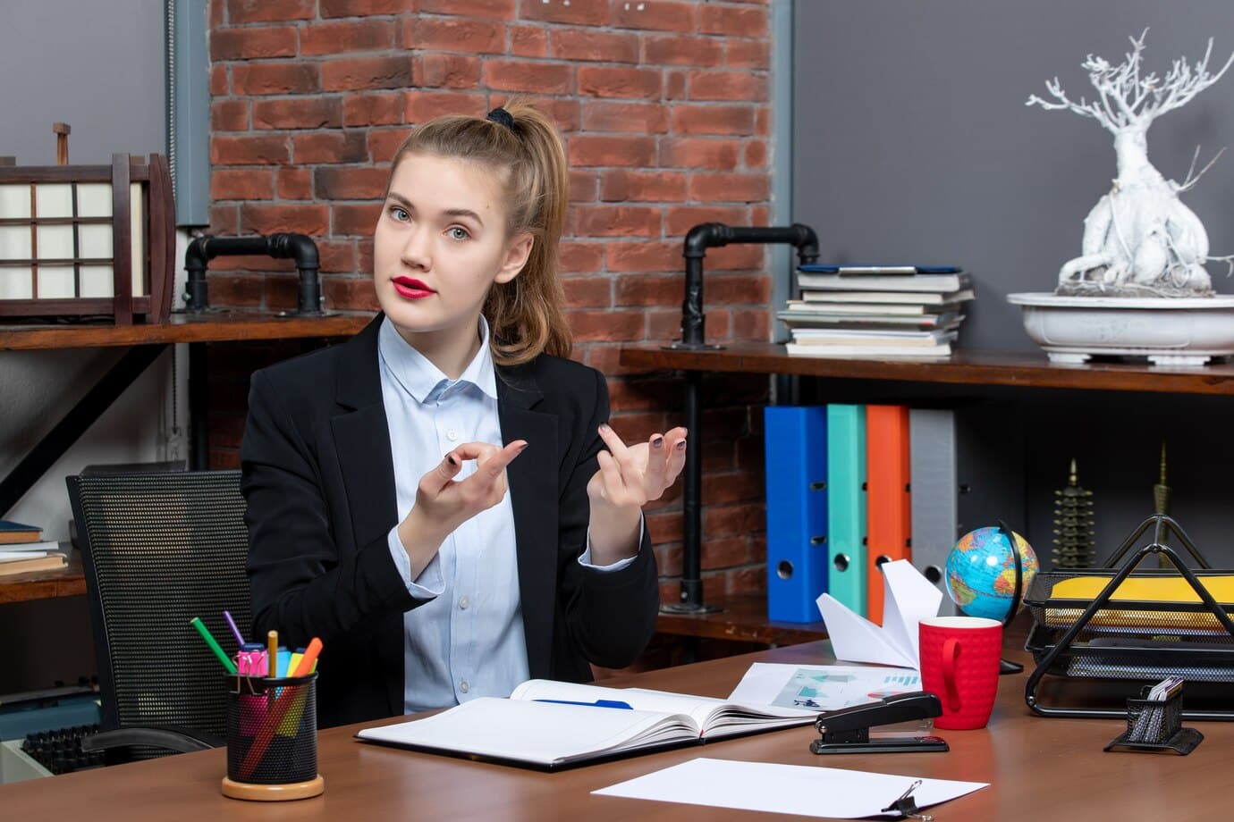Who supervises and decides probate cases in Oregon?